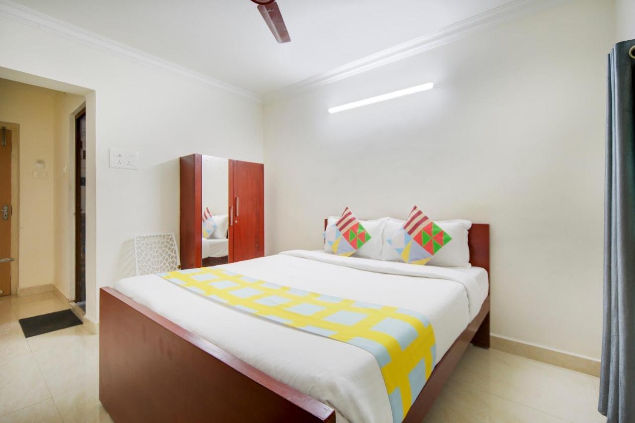 Hotel Yadvik Madras Buitenkant foto