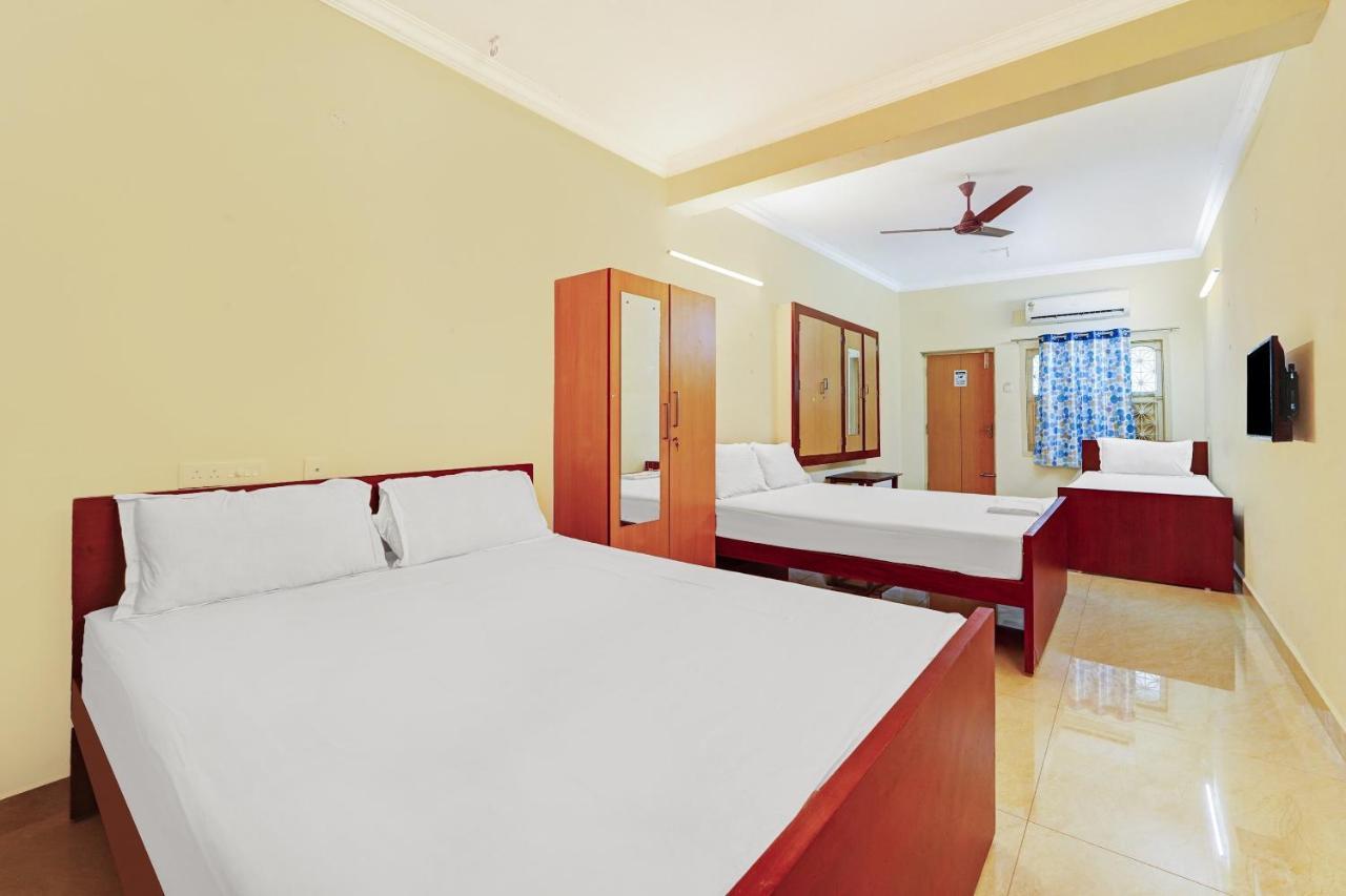 Hotel Yadvik Madras Buitenkant foto