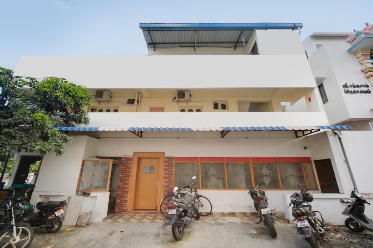 Hotel Yadvik Madras Buitenkant foto